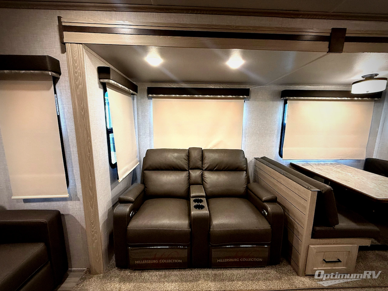 2021 Forest River Rockwood Signature Ultra Lite 8335SB Photo 6