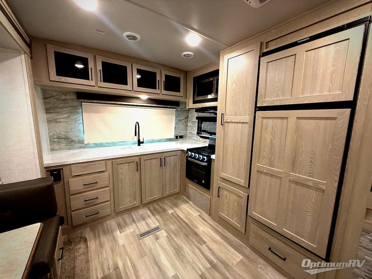 2021 Forest River Rockwood Signature Ultra Lite 8335SB Photo 8