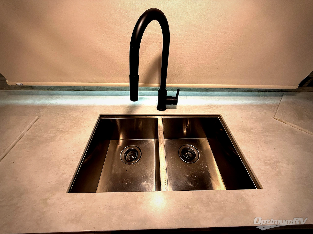 2021 Forest River Rockwood Signature Ultra Lite 8335SB Photo 9