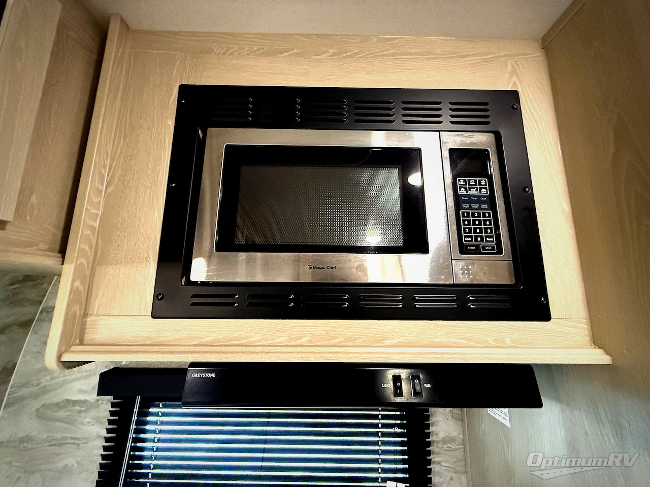 2021 Forest River Rockwood Signature Ultra Lite 8335SB Photo 11