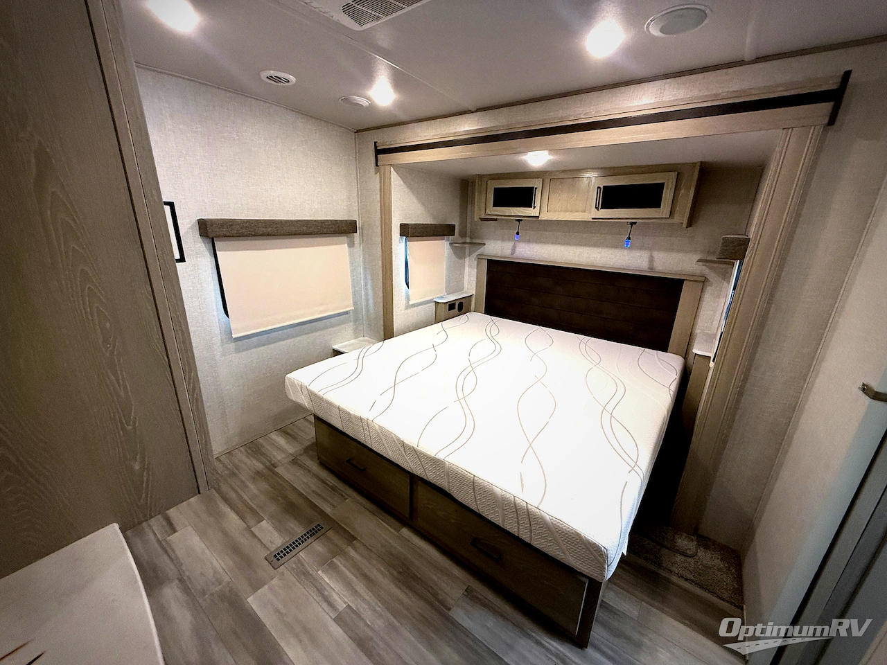 2021 Forest River Rockwood Signature Ultra Lite 8335SB Photo 17