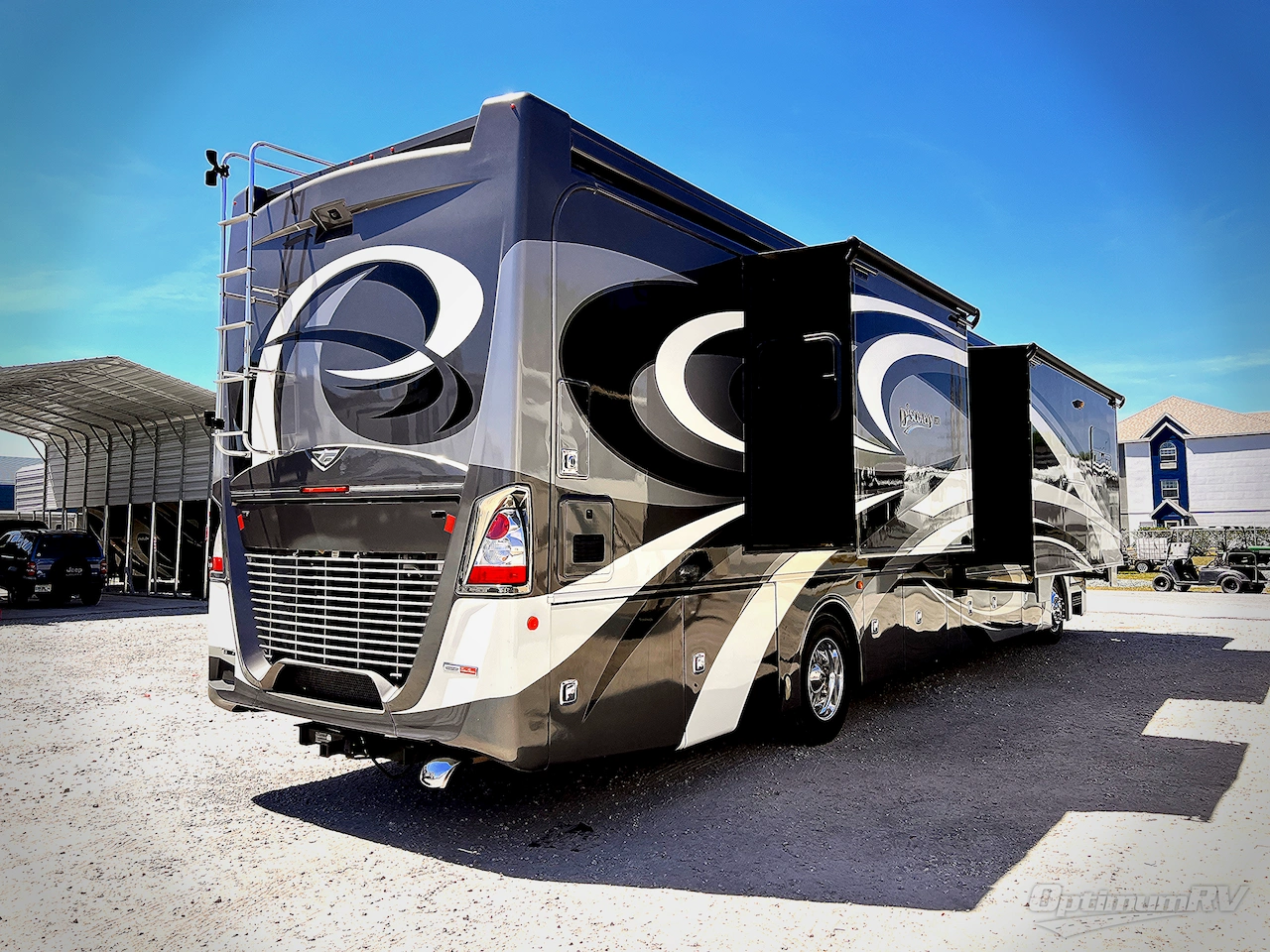 2017 Fleetwood Discovery LXE 40E Photo 2