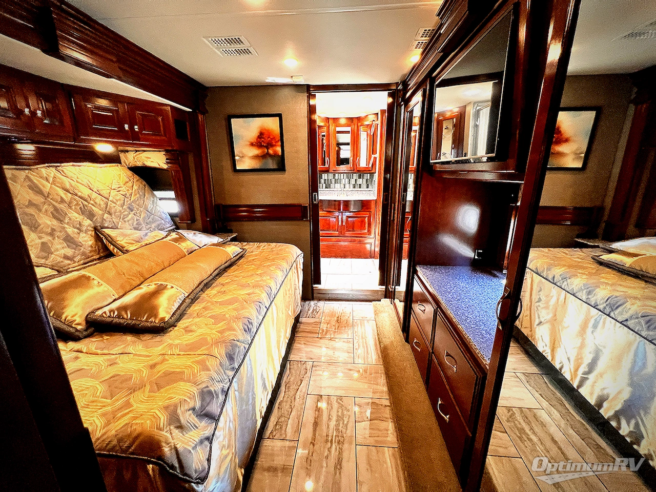 2017 Fleetwood Discovery LXE 40E Photo 18