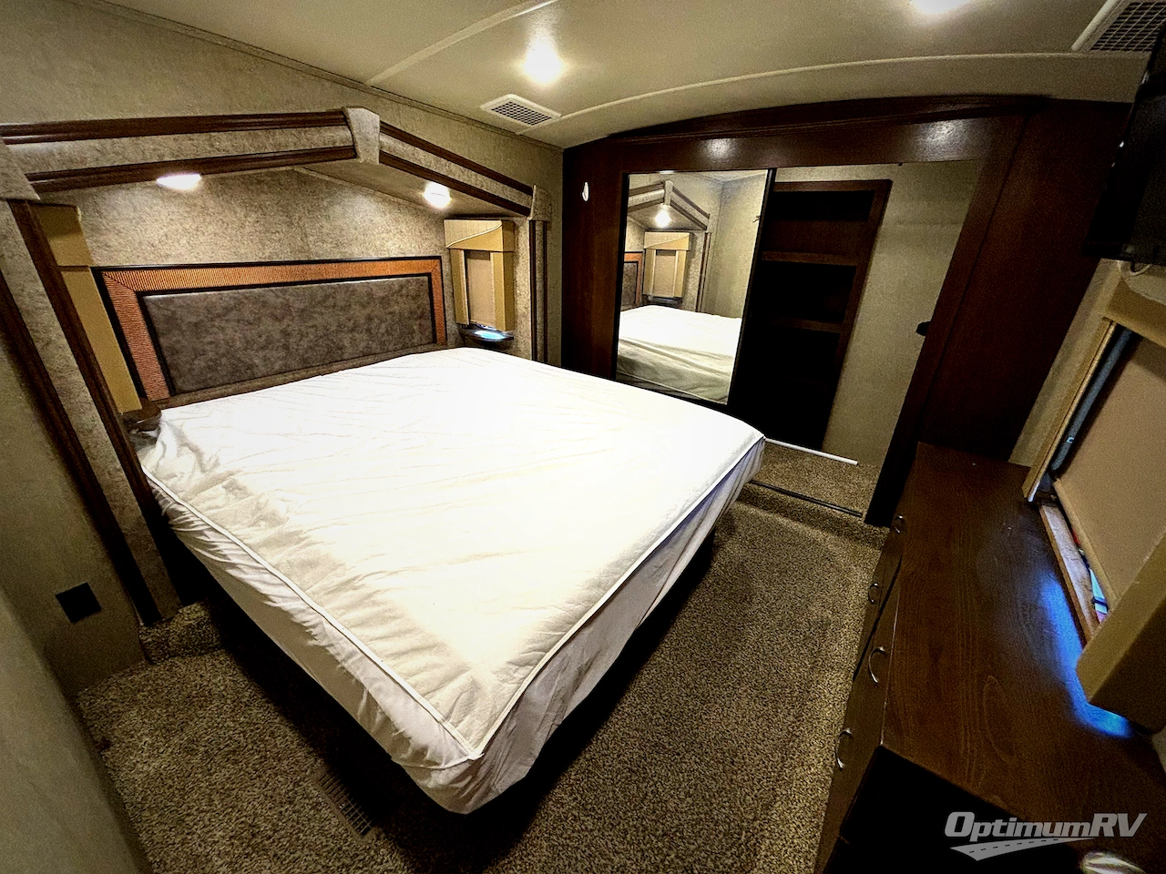 2018 Forest River Cedar Creek Silverback 35IK Photo 6