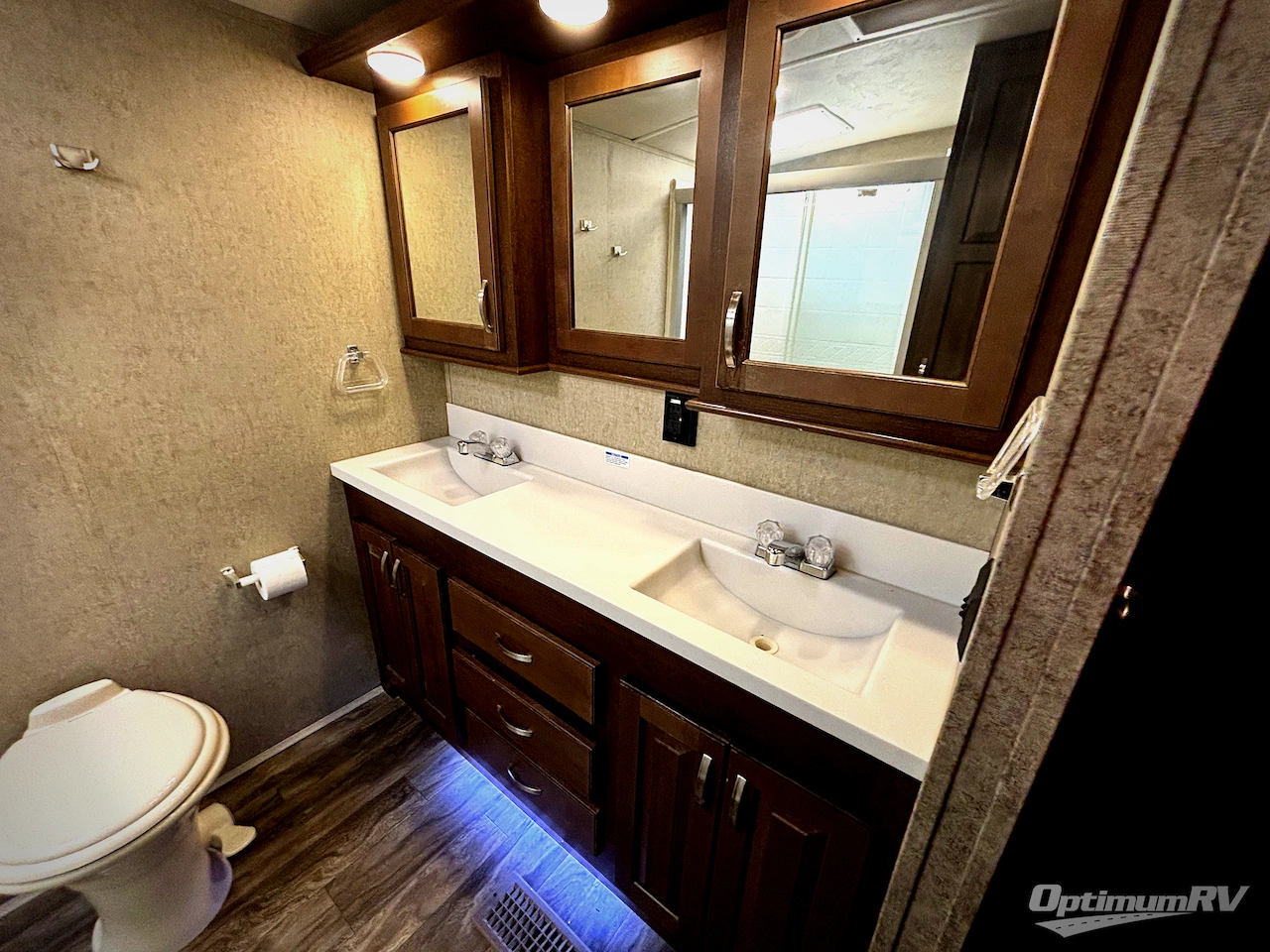 2018 Forest River Cedar Creek Silverback 35IK Photo 12