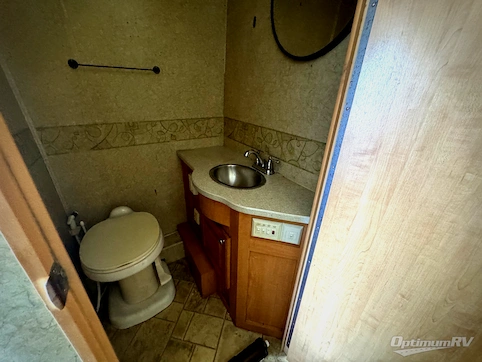 2008 Jayco Melbourne 29D RV Photo 2