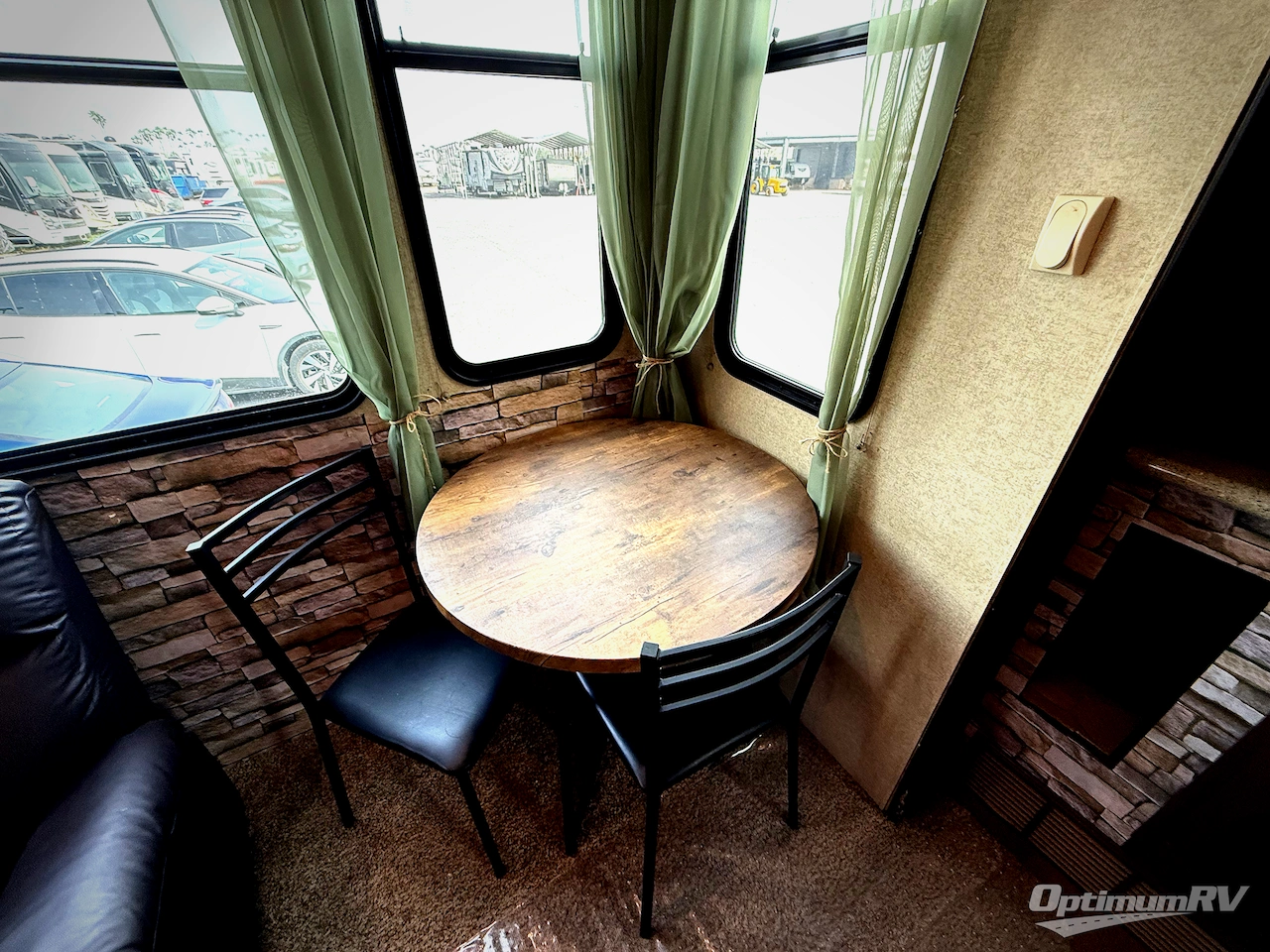 2014 Heartland Cyclone 4100 King Photo 7