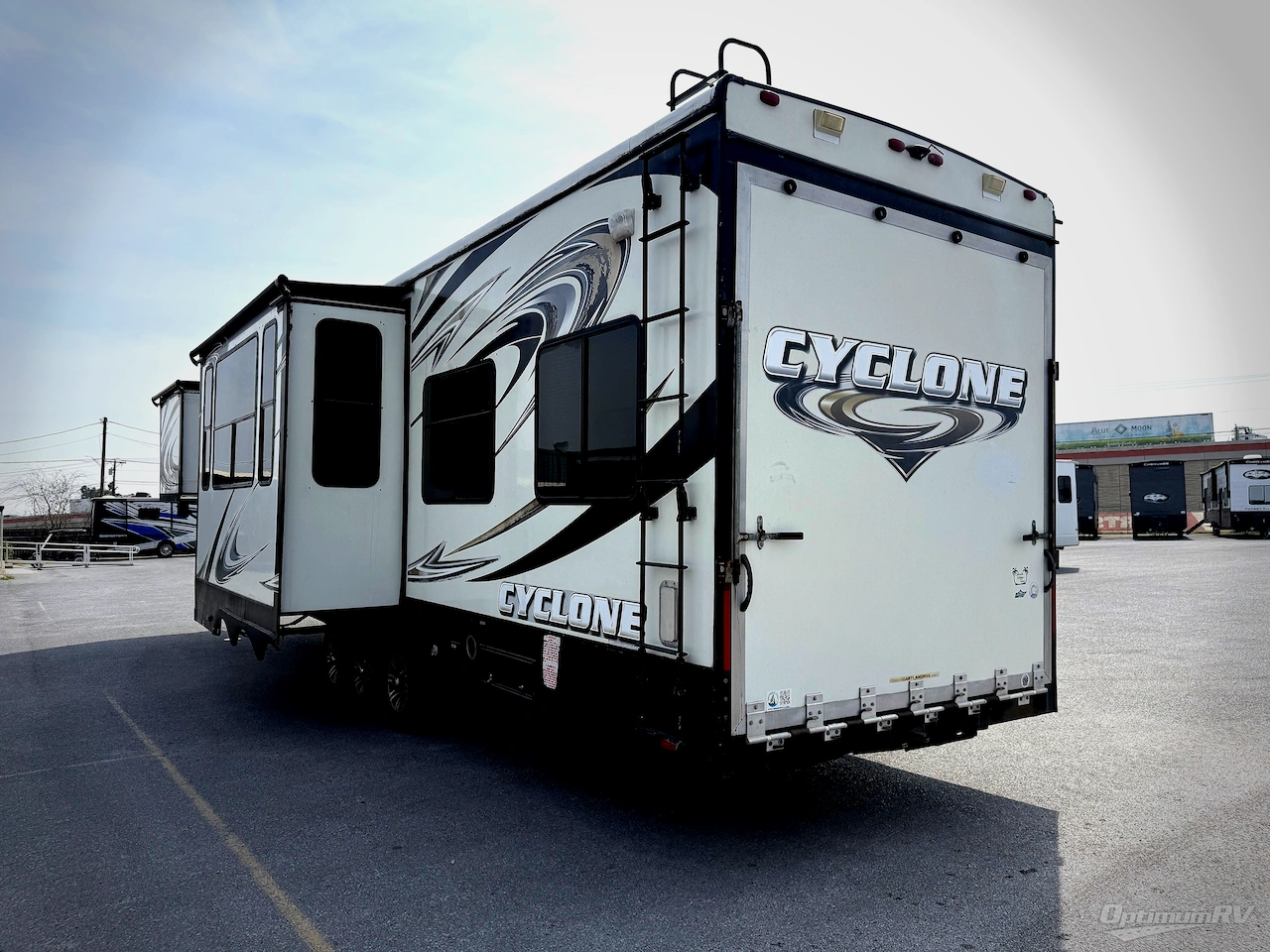 2014 Heartland Cyclone 4100 King Photo 3
