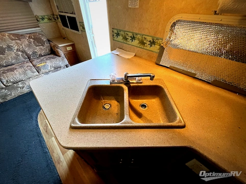2005 Forest River Rockwood 8272S RV Photo 4