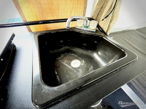 2008 Fleetwood Evolution E3 RV Photo 4