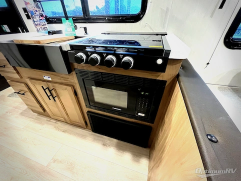 2025 Forest River Cherokee Grey Wolf Black label 19SMBL RV Photo 3