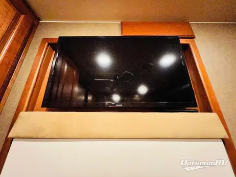 2017 Winnebago Suncruiser 38Q RV Photo 4