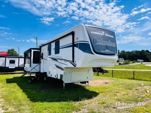 New 2025 Palomino Columbus 384RKH Featured Photo