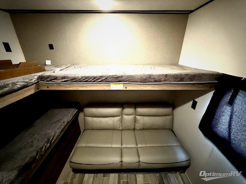 2020 CrossRoads Zinger ZR290KB RV Photo 4
