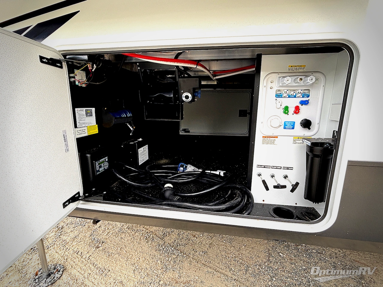 2025 Palomino Columbus 380RL Photo 14