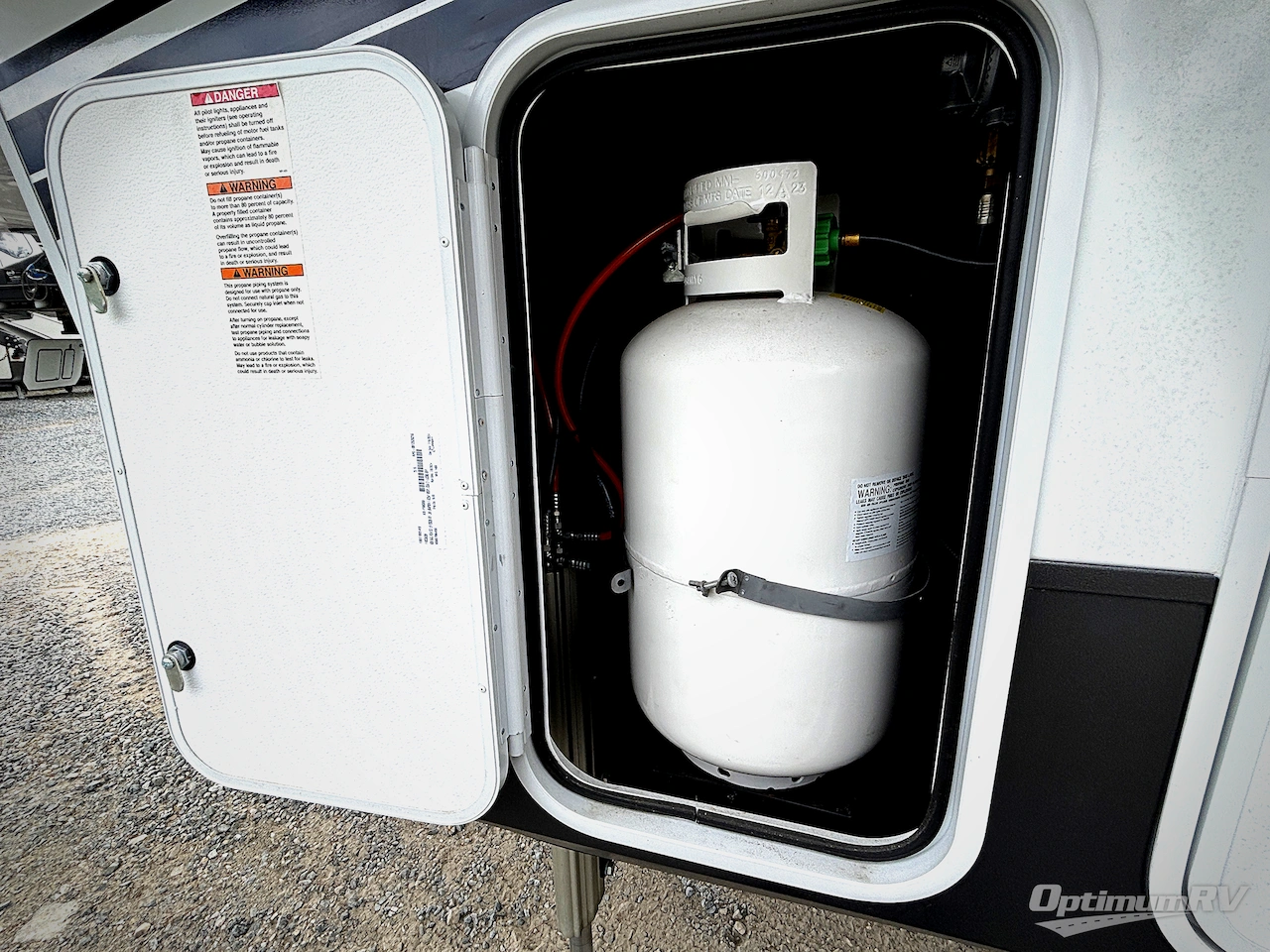 2025 Palomino Columbus 380RL Photo 15