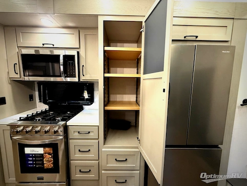 2025 Palomino Columbus 380RL RV Photo 3