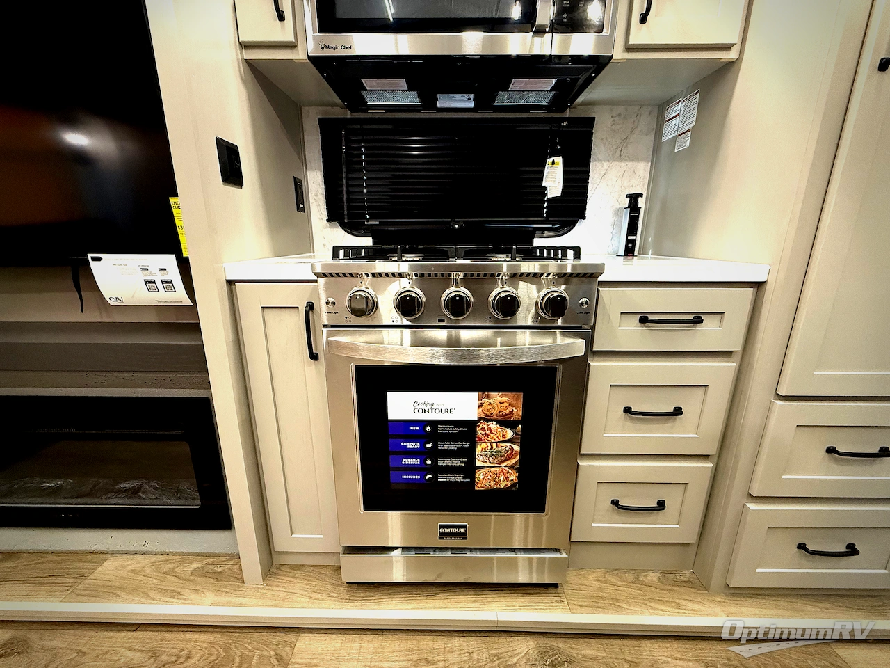 2025 Palomino Columbus 380RL Photo 13