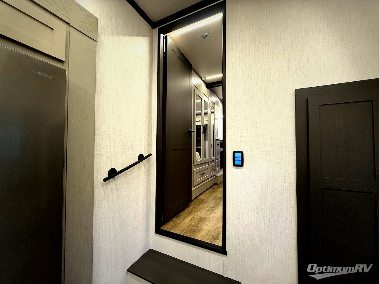 2025 Palomino Columbus 380RL Photo 17