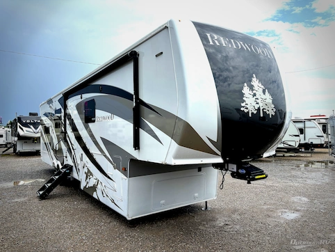 Used 2020 Redwood Redwood 4001LK Featured Photo