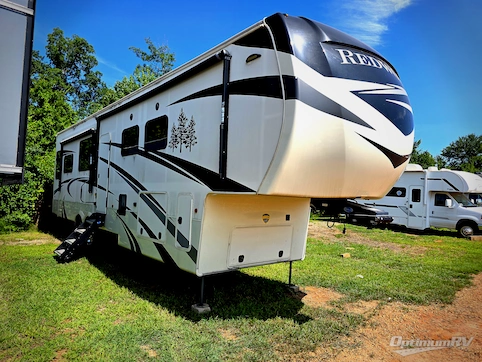 Used 2019 Redwood Redwood 3901MB Featured Photo