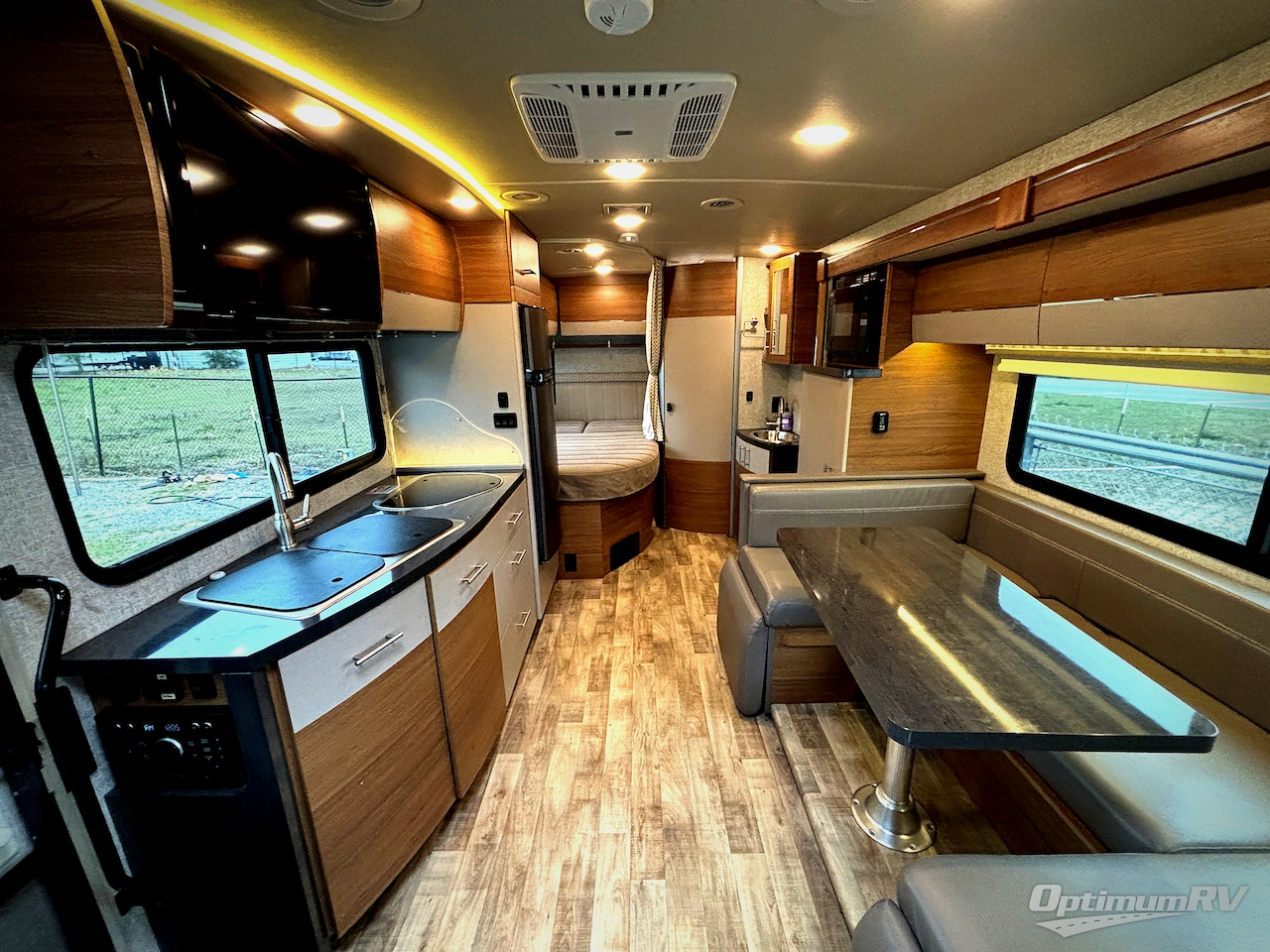 2017 Winnebago View 24J Photo 4