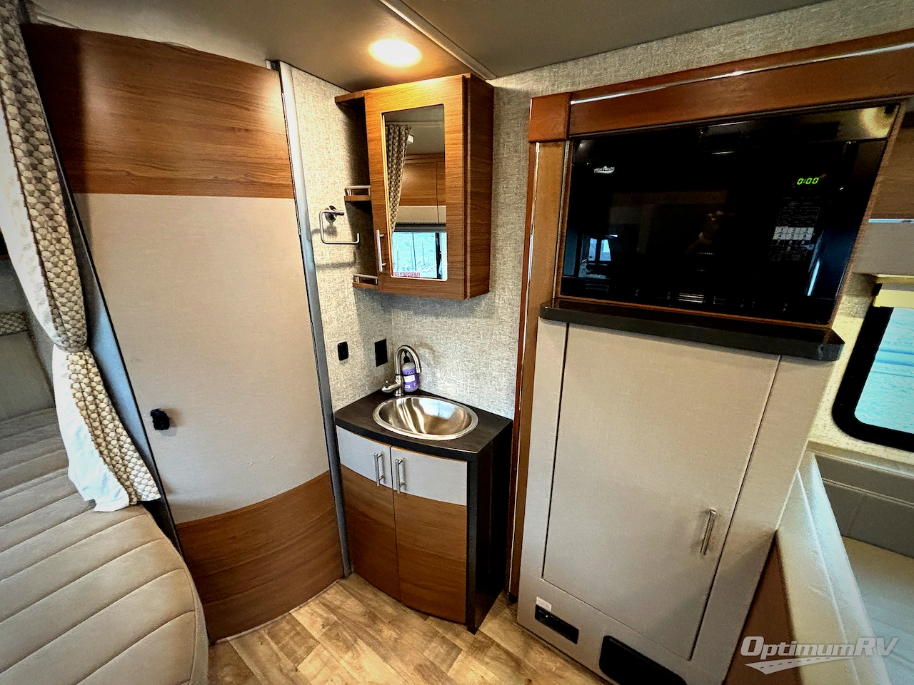 2017 Winnebago View 24J Photo 8