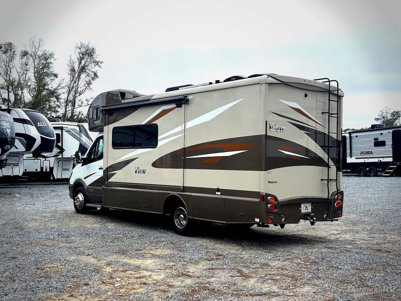 2017 Winnebago View 24J Photo 3