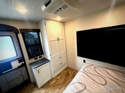 2023 Keystone Hideout 38FQTS RV Photo 3