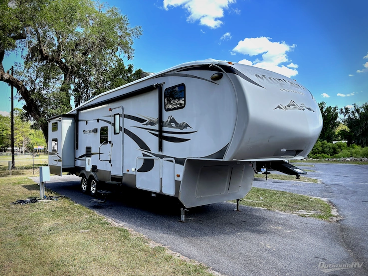2011 Keystone Montana High Country 333DB RV Photo 1