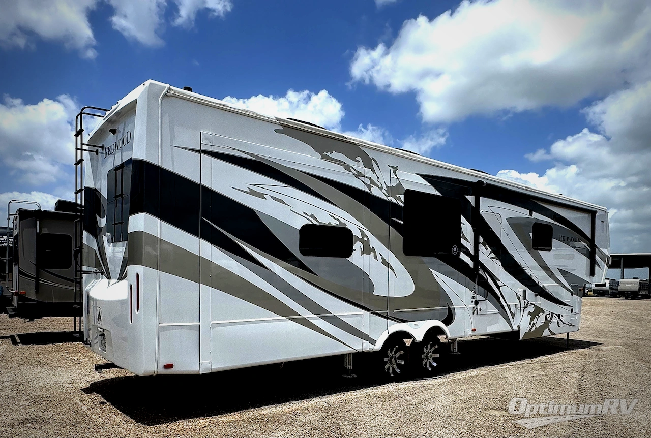 2021 Redwood Redwood 4001LK Photo 2