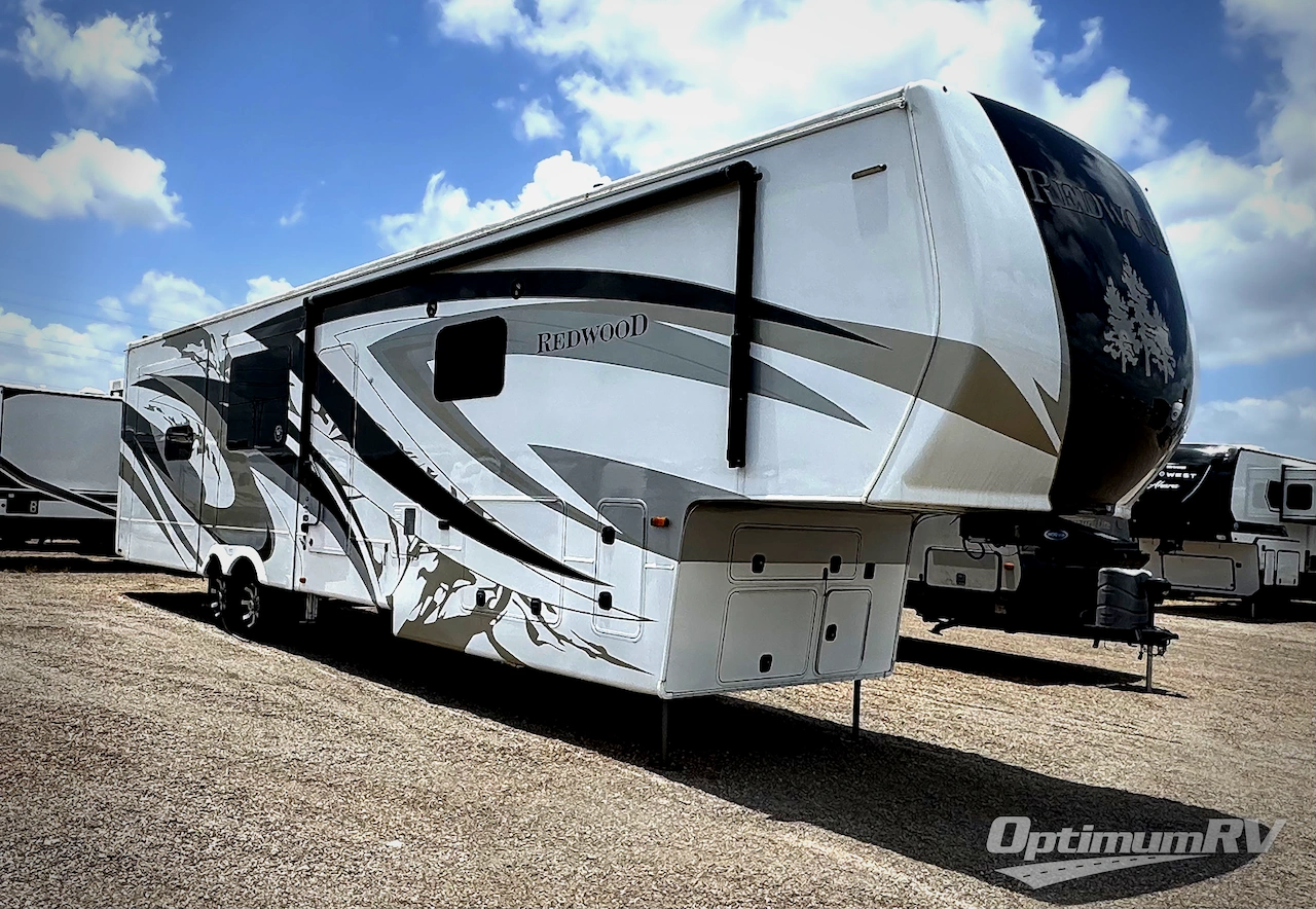 2021 Redwood Redwood 4001LK Photo 1