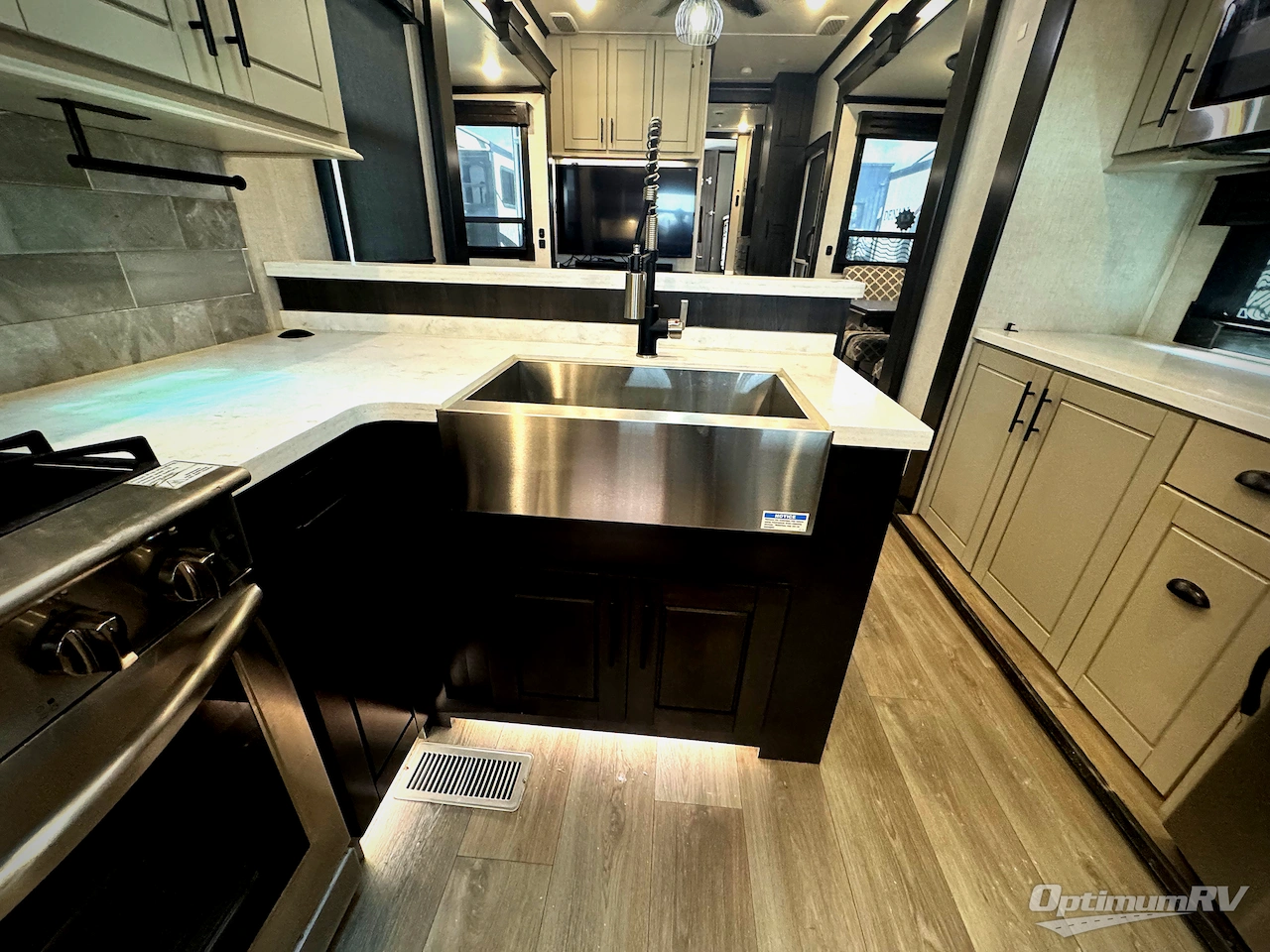 2021 Redwood Redwood 4001LK Photo 10