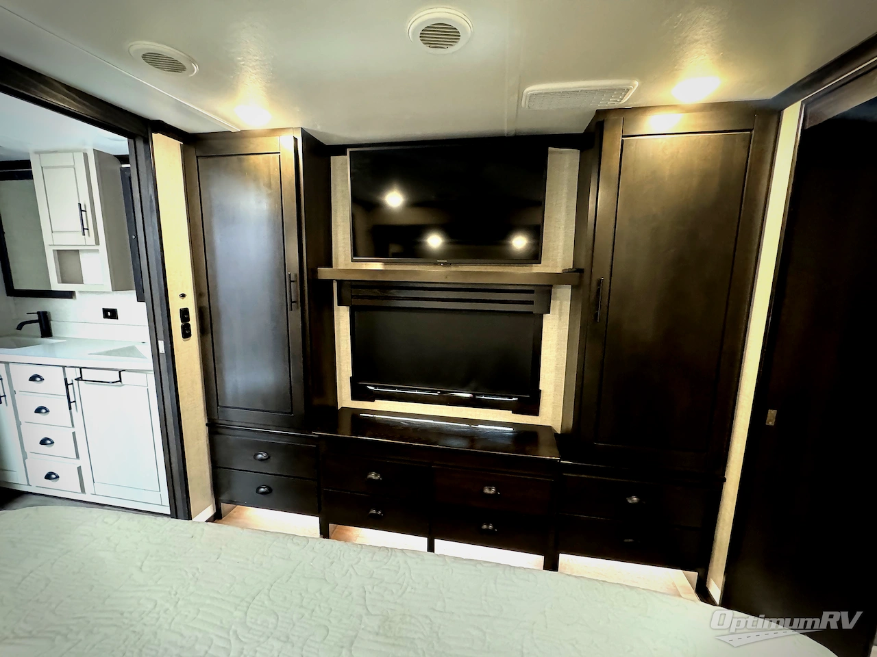 2021 Redwood Redwood 4001LK Photo 14