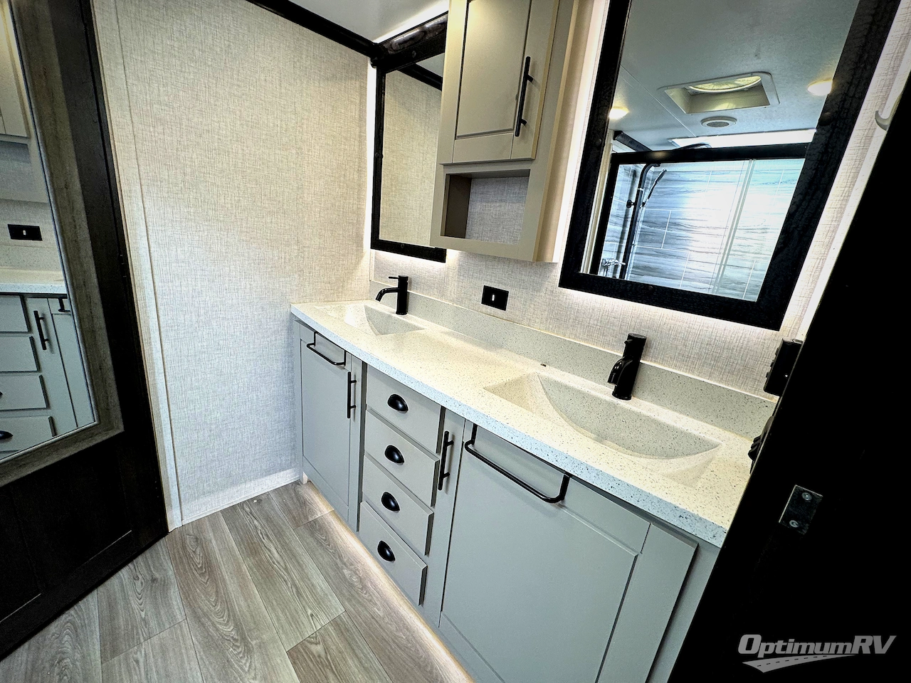 2021 Redwood Redwood 4001LK Photo 15