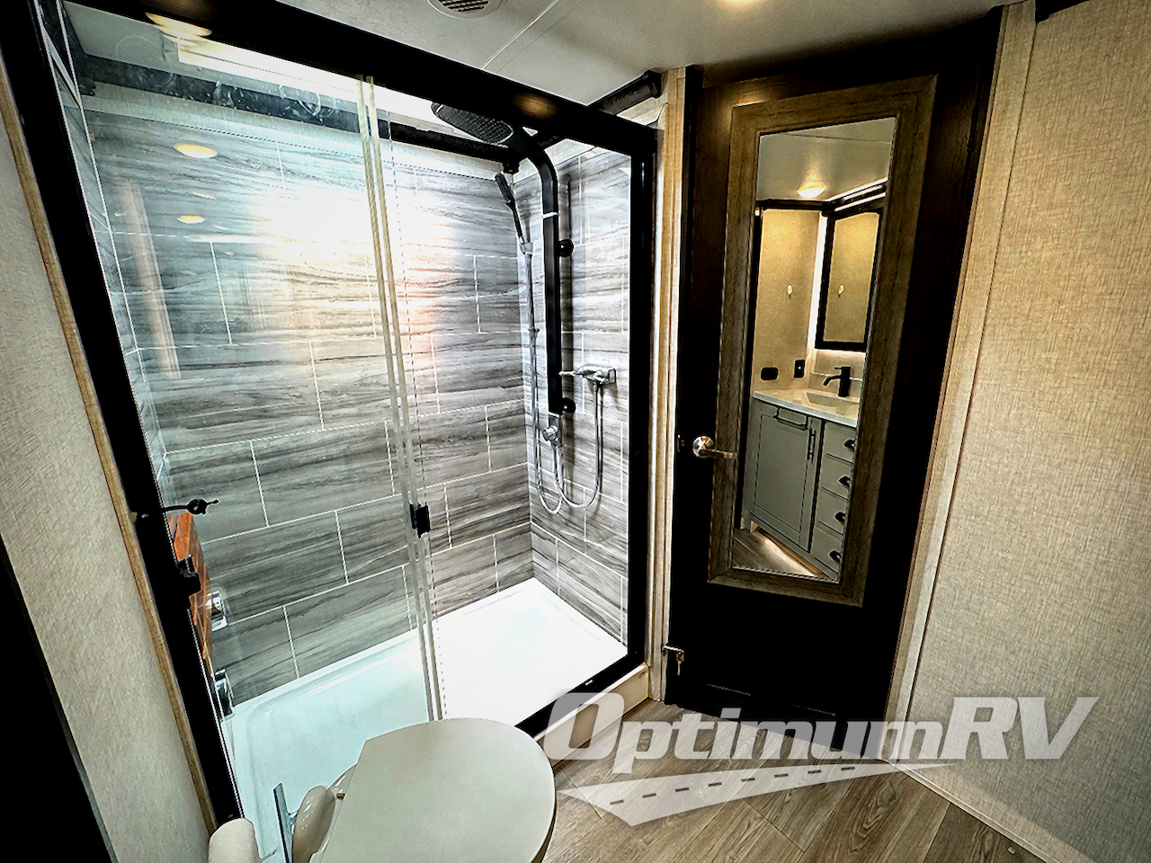 2021 Redwood Redwood 4001LK Photo 17
