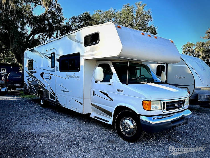 2005 Coachmen Leprechaun 307KS RV Photo 1