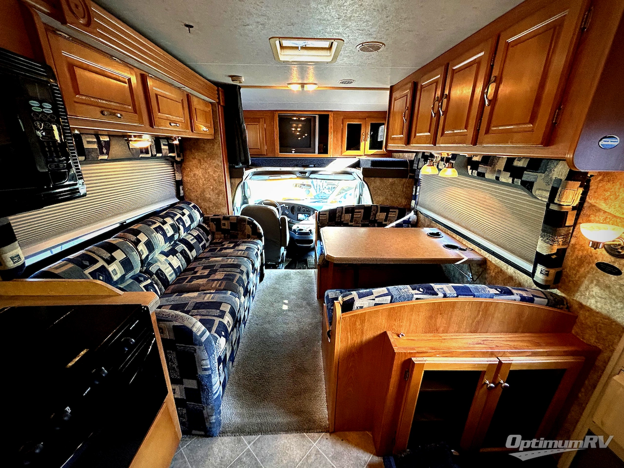 2005 Coachmen Leprechaun 307KS Photo 3