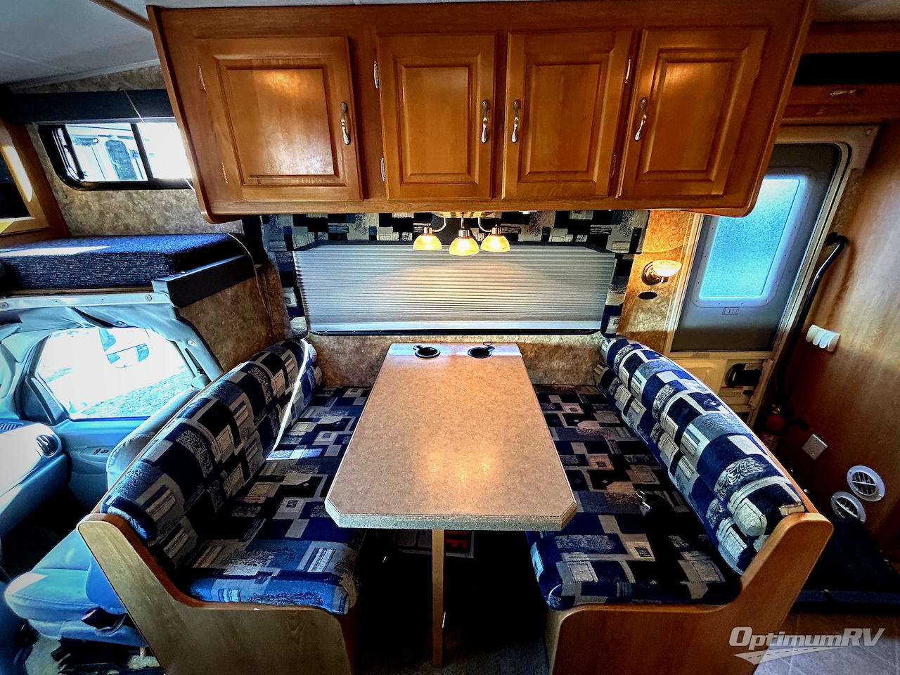 2005 Coachmen Leprechaun 307KS Photo 10