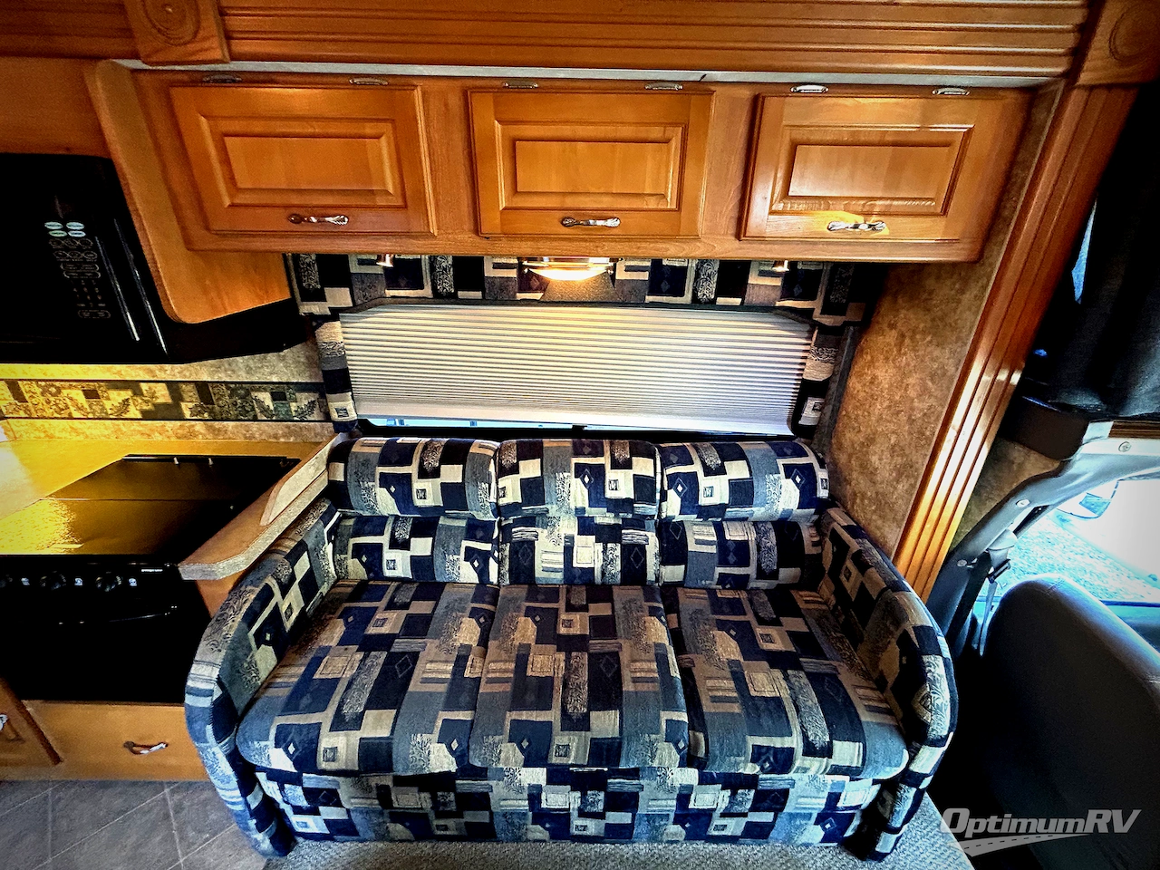 2005 Coachmen Leprechaun 307KS Photo 11