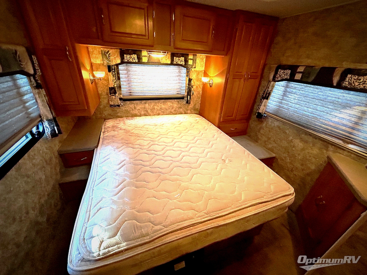 2005 Coachmen Leprechaun 307KS Photo 15
