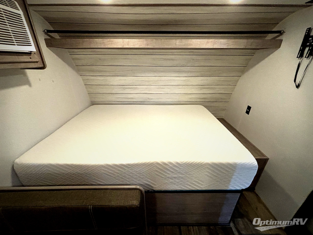 2024 Dutchmen Coleman 17B Photo 7