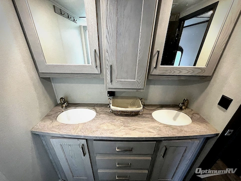 2021 Keystone Montana High Country 331RL RV Photo 4