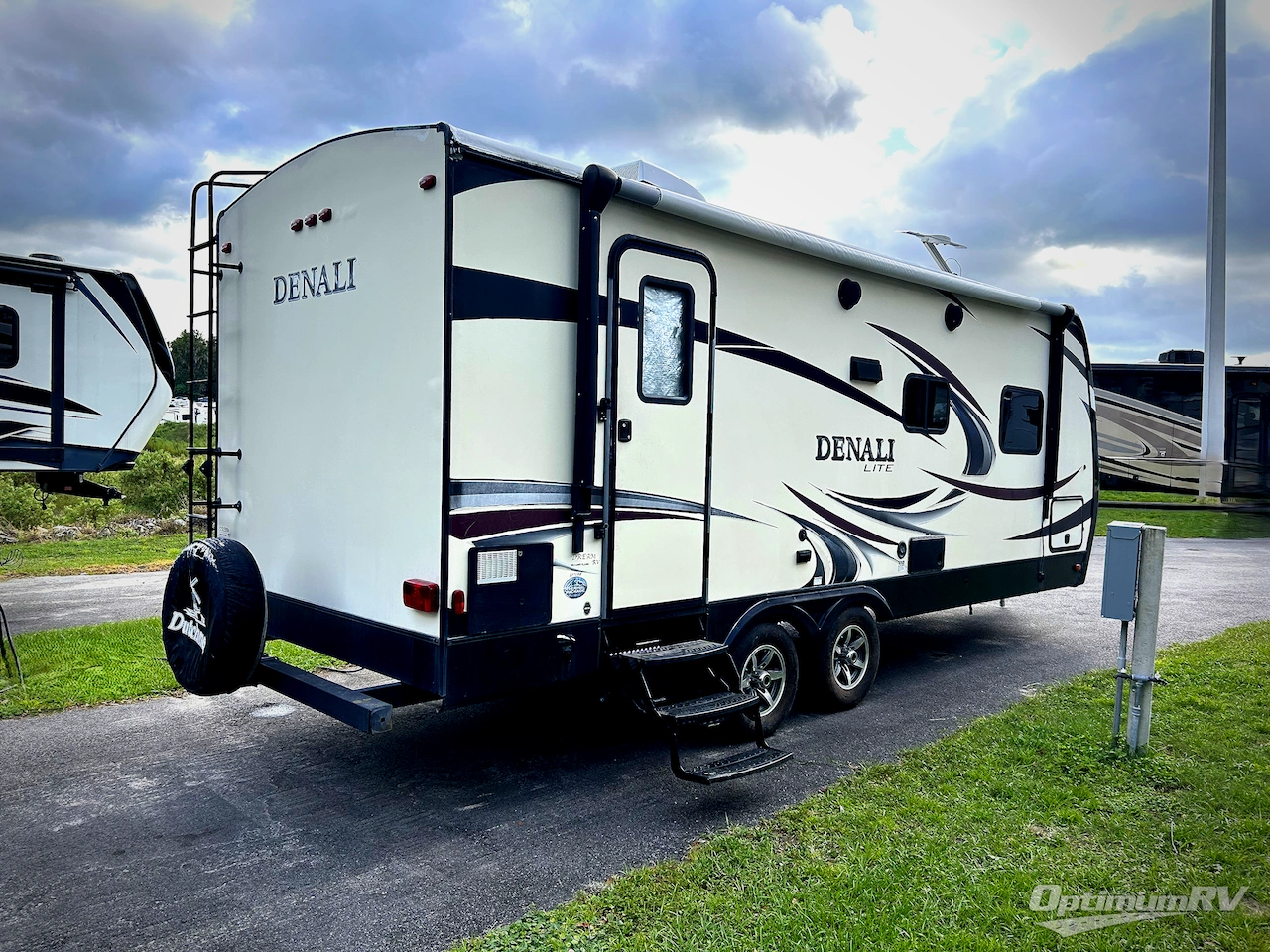 2016 Dutchmen Denali Lite 2371RB Photo 2