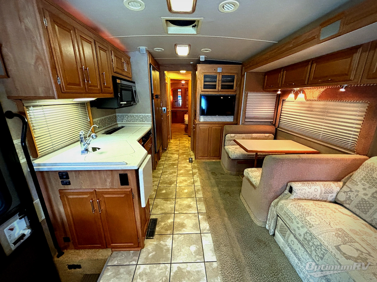 2006 Winnebago Adventurer 37B Photo 4