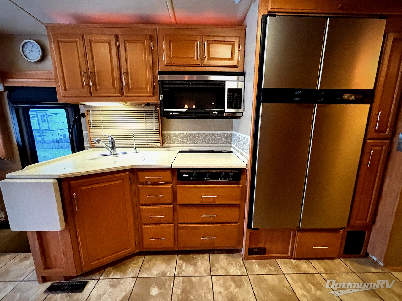 2006 Winnebago Adventurer 37B Photo 6