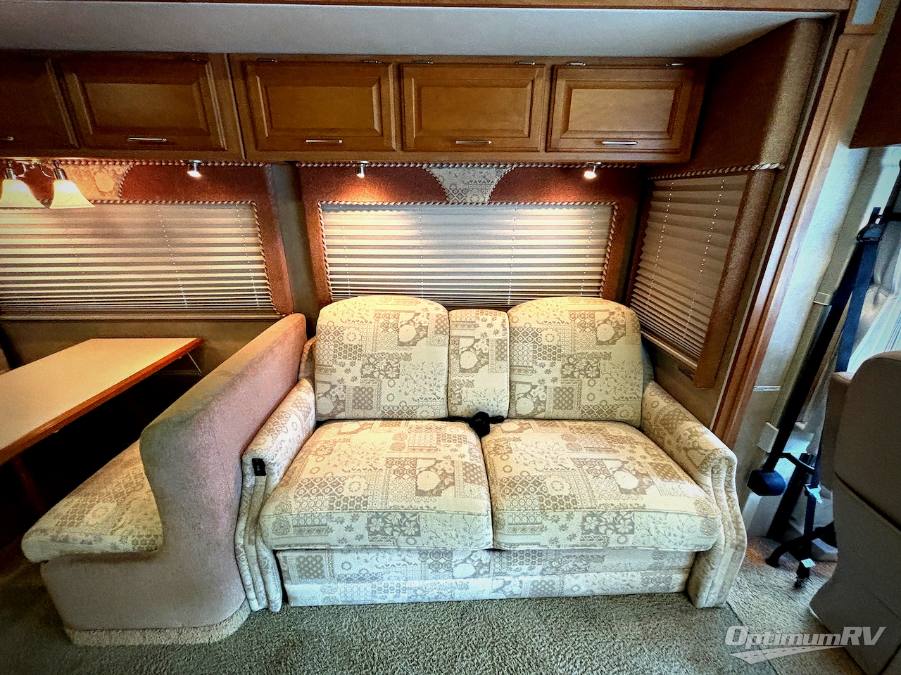 2006 Winnebago Adventurer 37B Photo 11