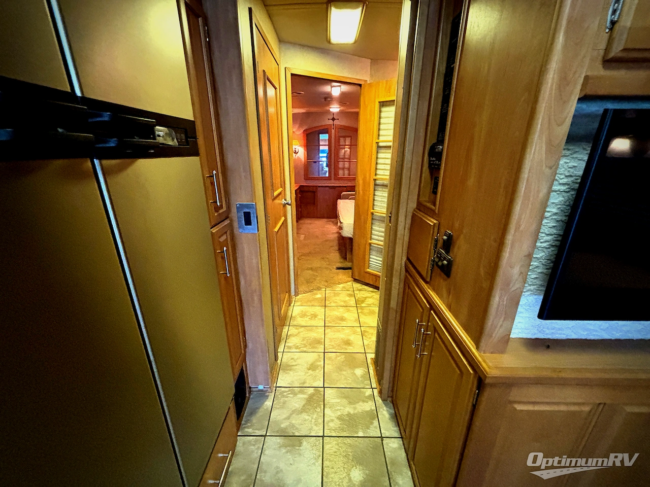 2006 Winnebago Adventurer 37B Photo 15