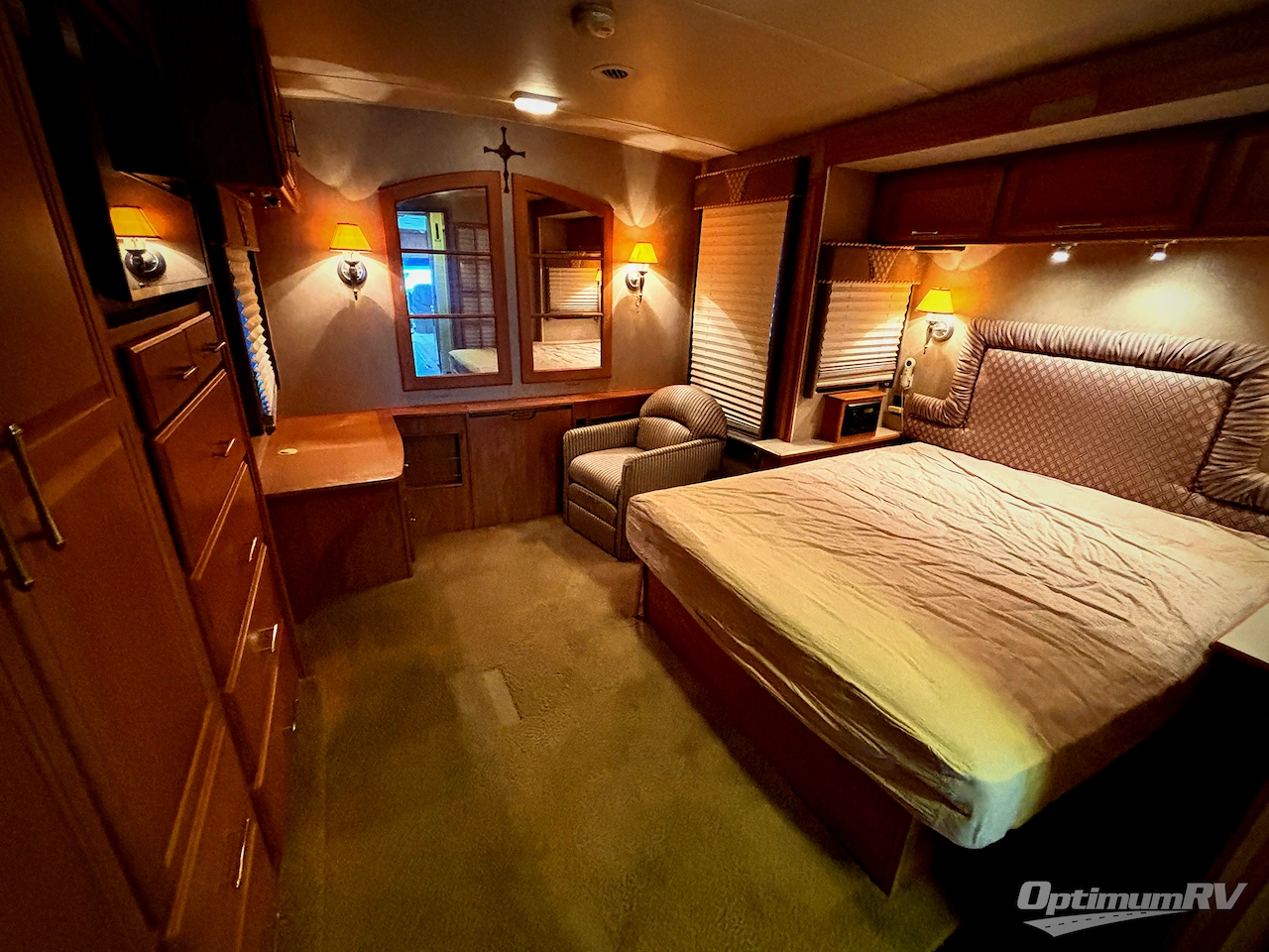 2006 Winnebago Adventurer 37B Photo 18