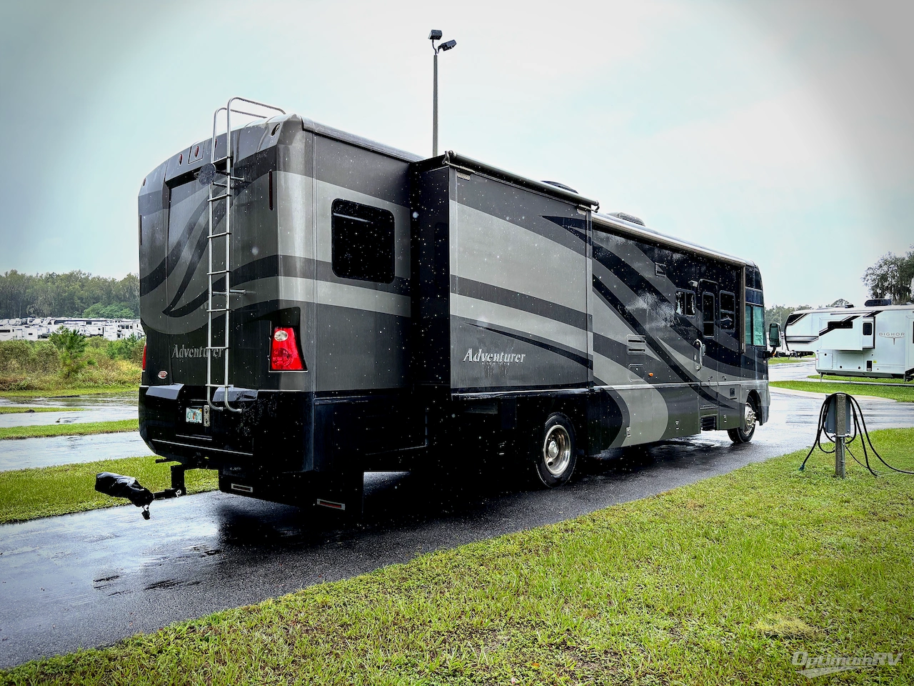 2006 Winnebago Adventurer 37B Photo 2